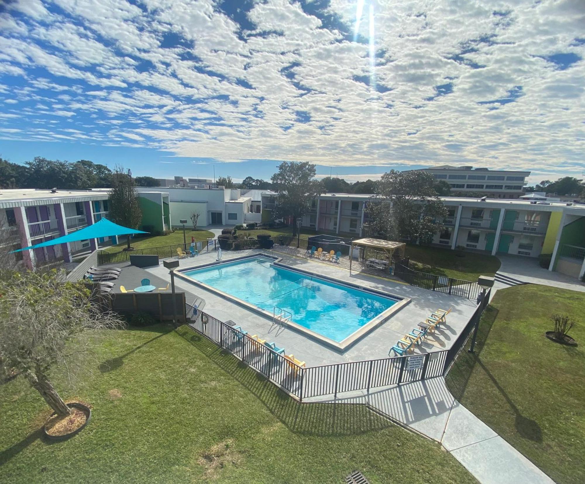 Rest And Relax Inn Pensacola Exterior photo